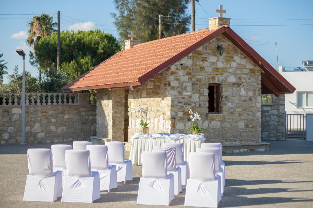 The Quality Lodge - Self Check-In Voroklini Bagian luar foto